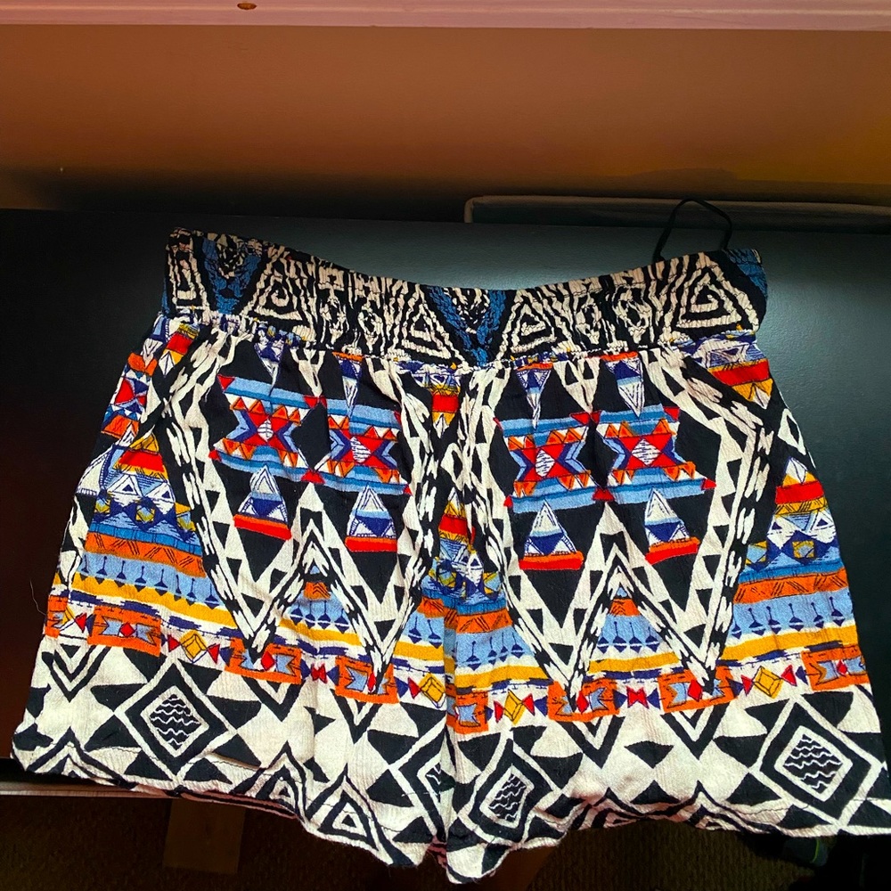 Women’s Pattern Shorts. Size Small
